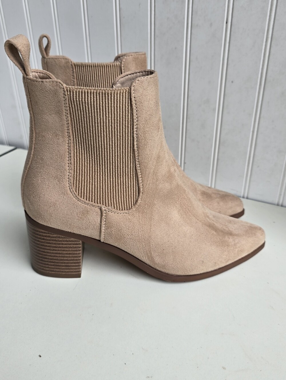 Dream Pairs Suede Chelsea Ankle Boots Beige Tan Block Heel Pointed Toe Size 9 - Picture 2 of 5